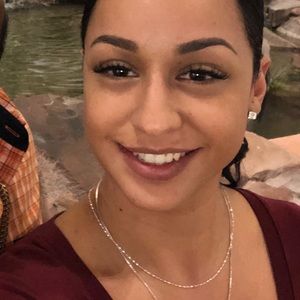 Meet your Posher, Roxanna